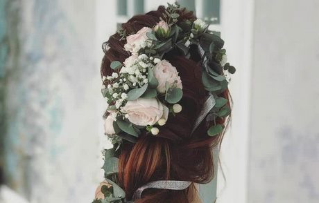 Capelli sposa con fiori