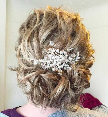 Pettinatura sposa capelli medi