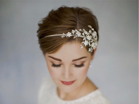 Acconciature sposa con capelli media lunghezza