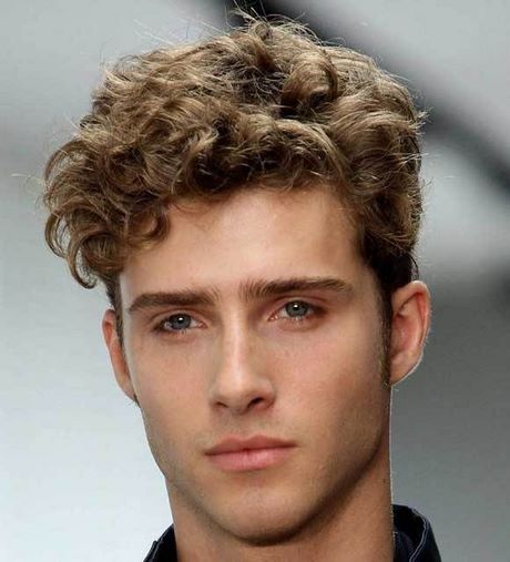 Capelli ricci ragazzo