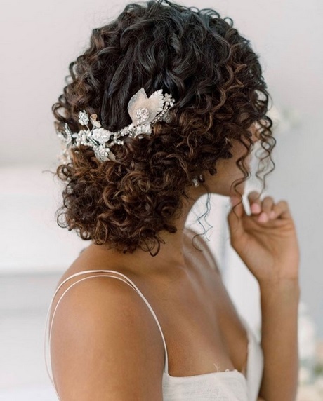 Capelli corti sposa 2022