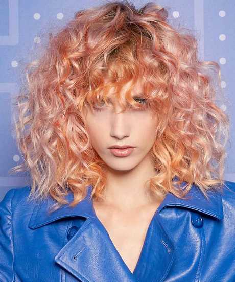 Tagli capelli ricci 2022 donna