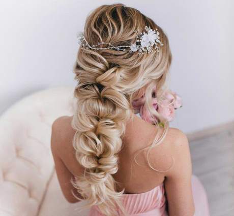 Acconciature capelli semi raccolti sposa