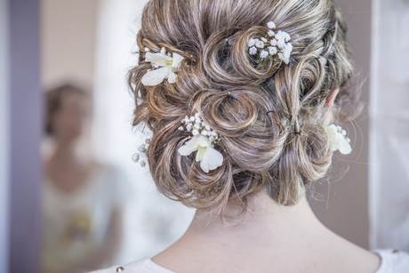 Applicazioni capelli sposa