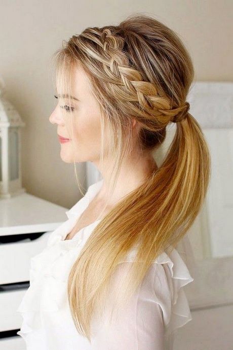 Acconciature per capelli lunghi legati - Bellezza e Stile