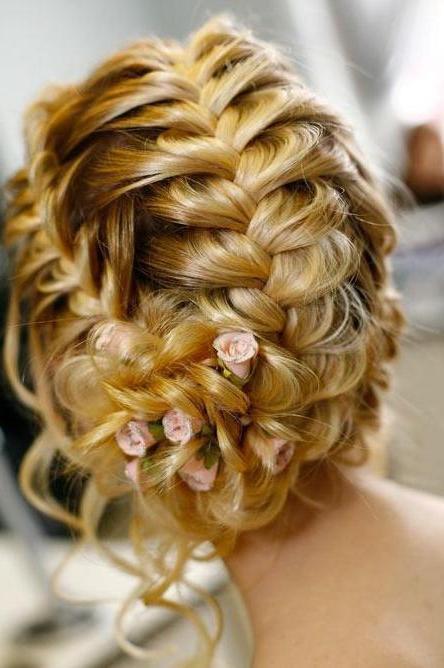 Pettinature con trecce capelli medi