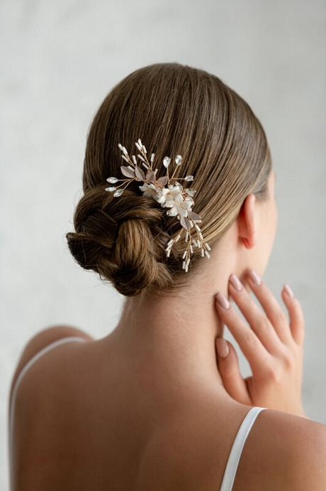 Acconciatura sposa capelli corti 2023